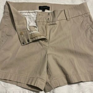 Talbots cotton beige shorts size 10 in great condition